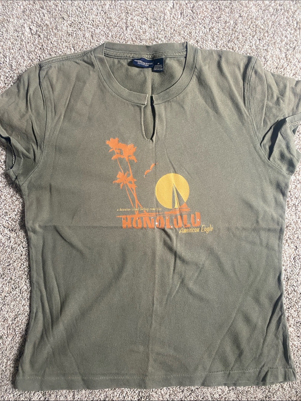 Vintage American Eagle Outfitters Olive Honolulu Graphic Tee Iskand Print